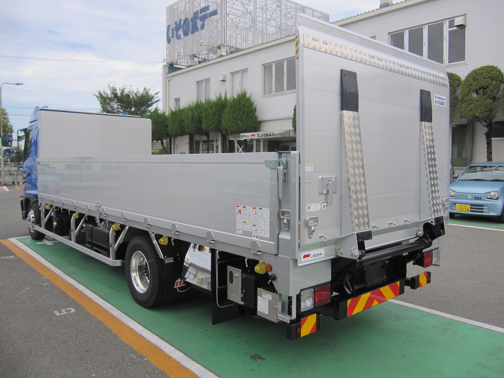 中型アルミブロック車ゲート付きモデル 株式会社いそのボデー