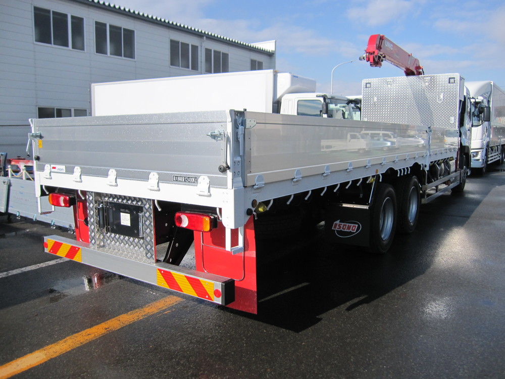 クレーン付き大型アルミブロック車全面張り型鳥居モデル 株式会社いそのボデー