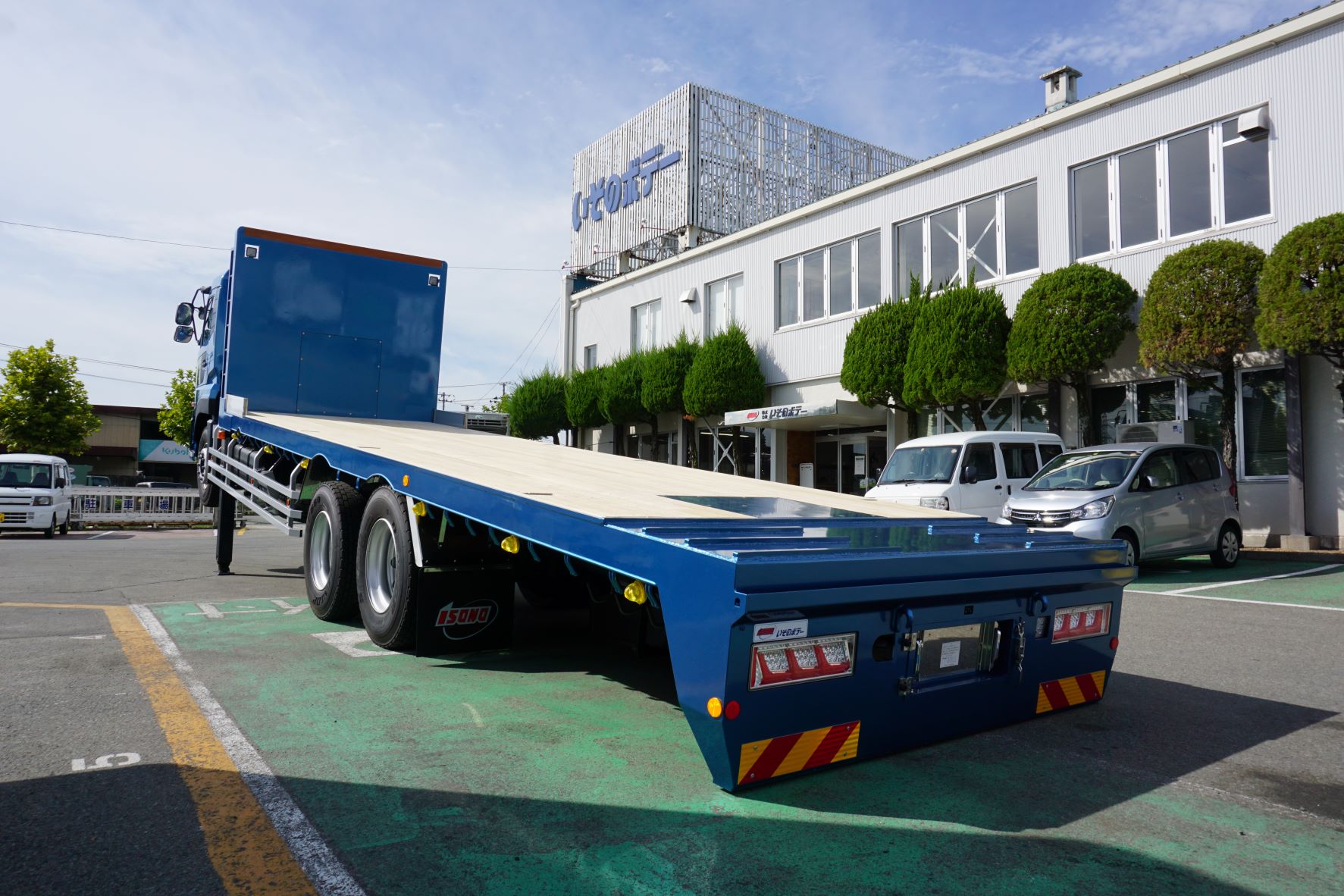 重機運搬車 | 株式会社いそのボデー